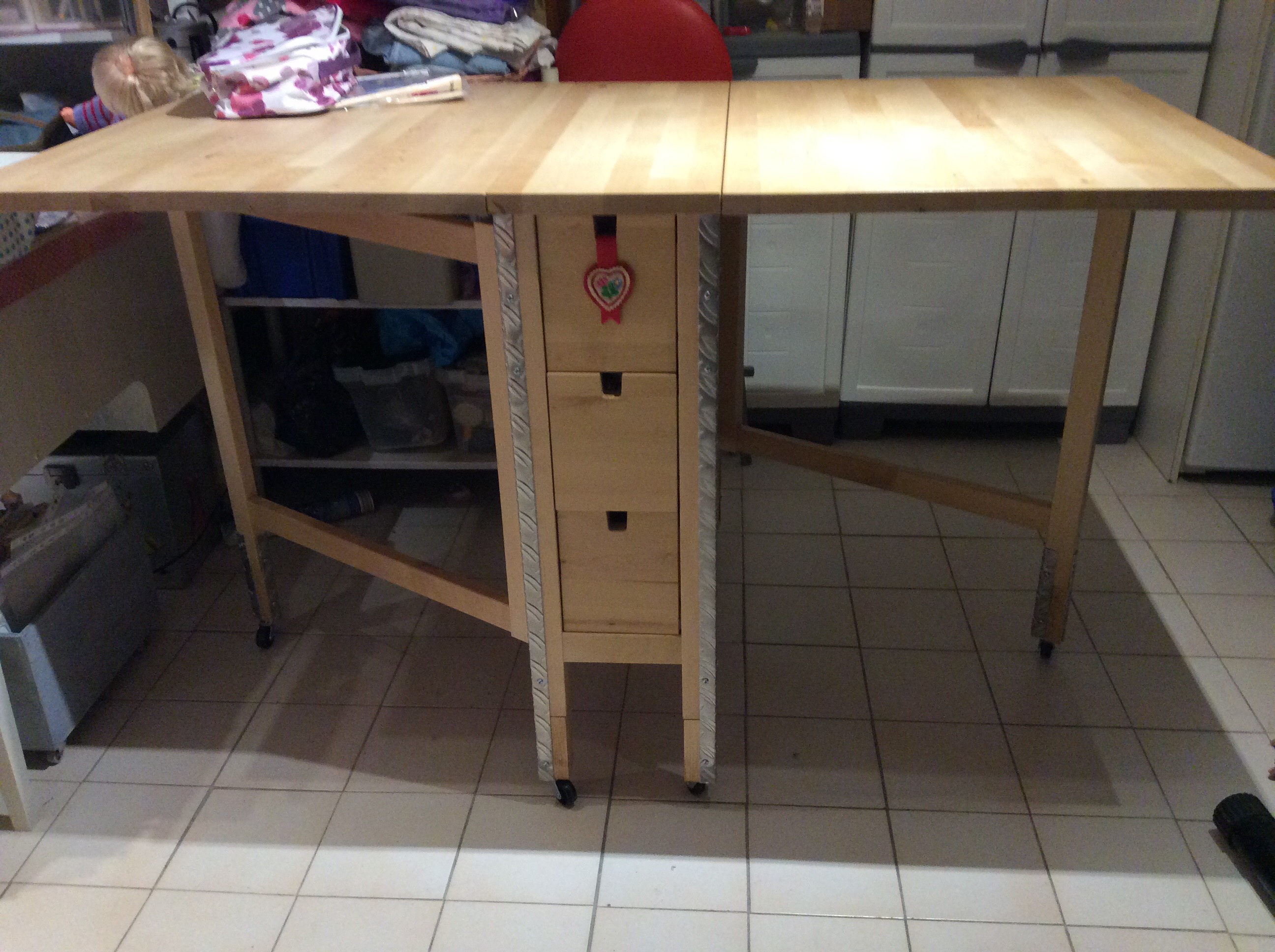 table de coupe pliante , à partir de la table Norden de chez IKEA