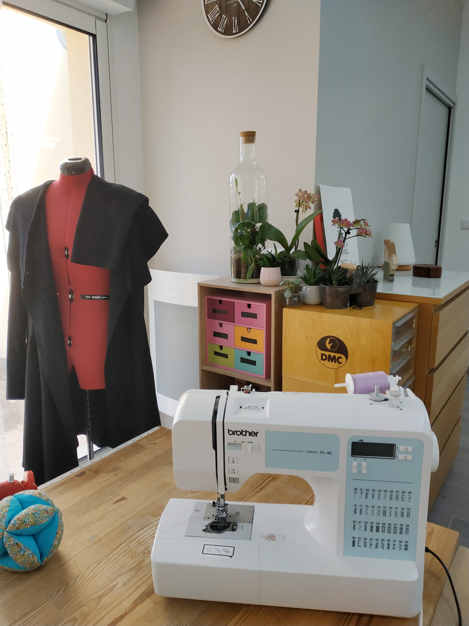 Meuble de couture pour machine à coudre et surjeteuse | Couleur : Blanc 